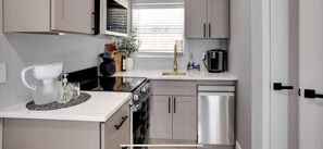 Refrigerador, microondas, horno, placa de cocina