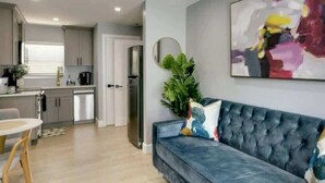 Living area - Lytle Palm Villa - Beautiful Courtyard (West Palm Beach)