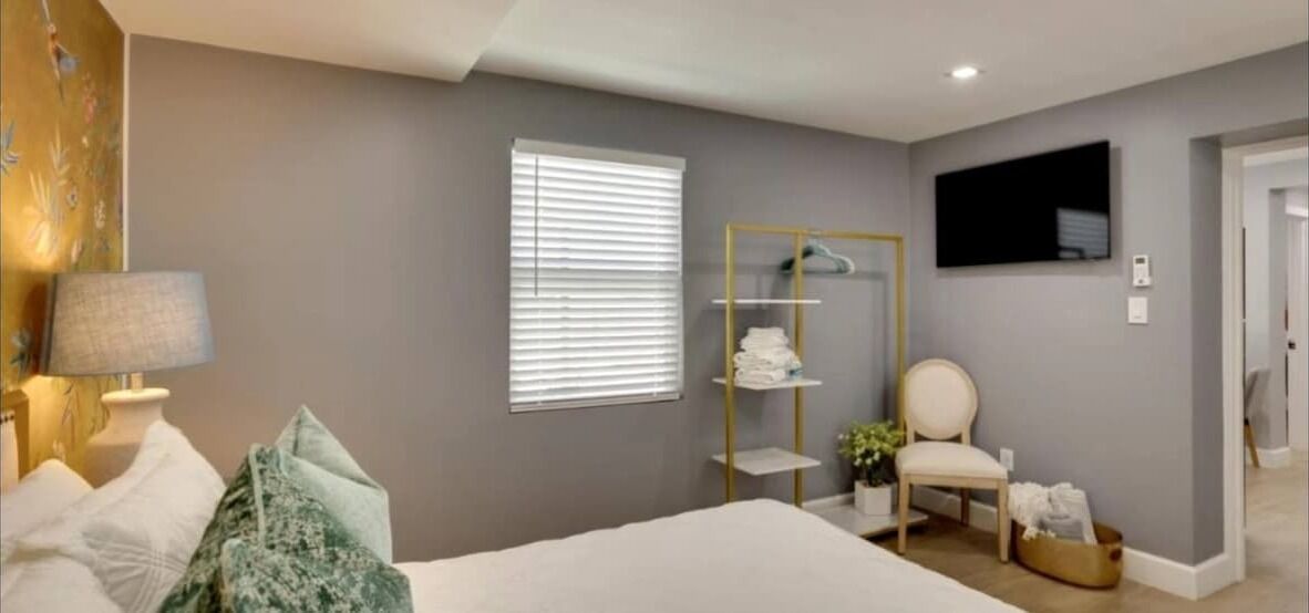 2 habitaciones, tabla de planchar con plancha, wifi y ropa de cama 