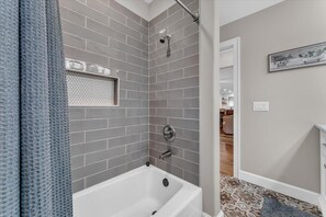 Hair dryer, towels, soap, shampoo - Boating, Hiking, Bike, and Golf at Rogers Getaway (Rogers)