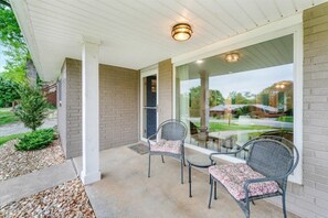 Terrace/patio - Boating, Hiking, Bike, and Golf at Rogers Getaway (Rogers)