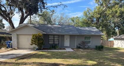 3-bedroom bungalow in serene Minneola with cool AC