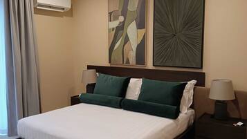 Standard Double Room | Desk, laptop workspace, free WiFi