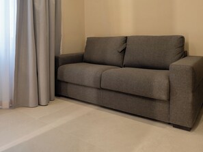 Standard Quadruple Room | Desk, laptop workspace, free WiFi - N42 Hotel (Napoli)