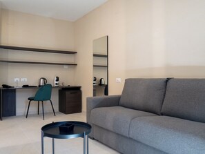Habitación cuádruple superior, balcón | Escritorio, espacio para trabajar con un portátil, wifi gratis