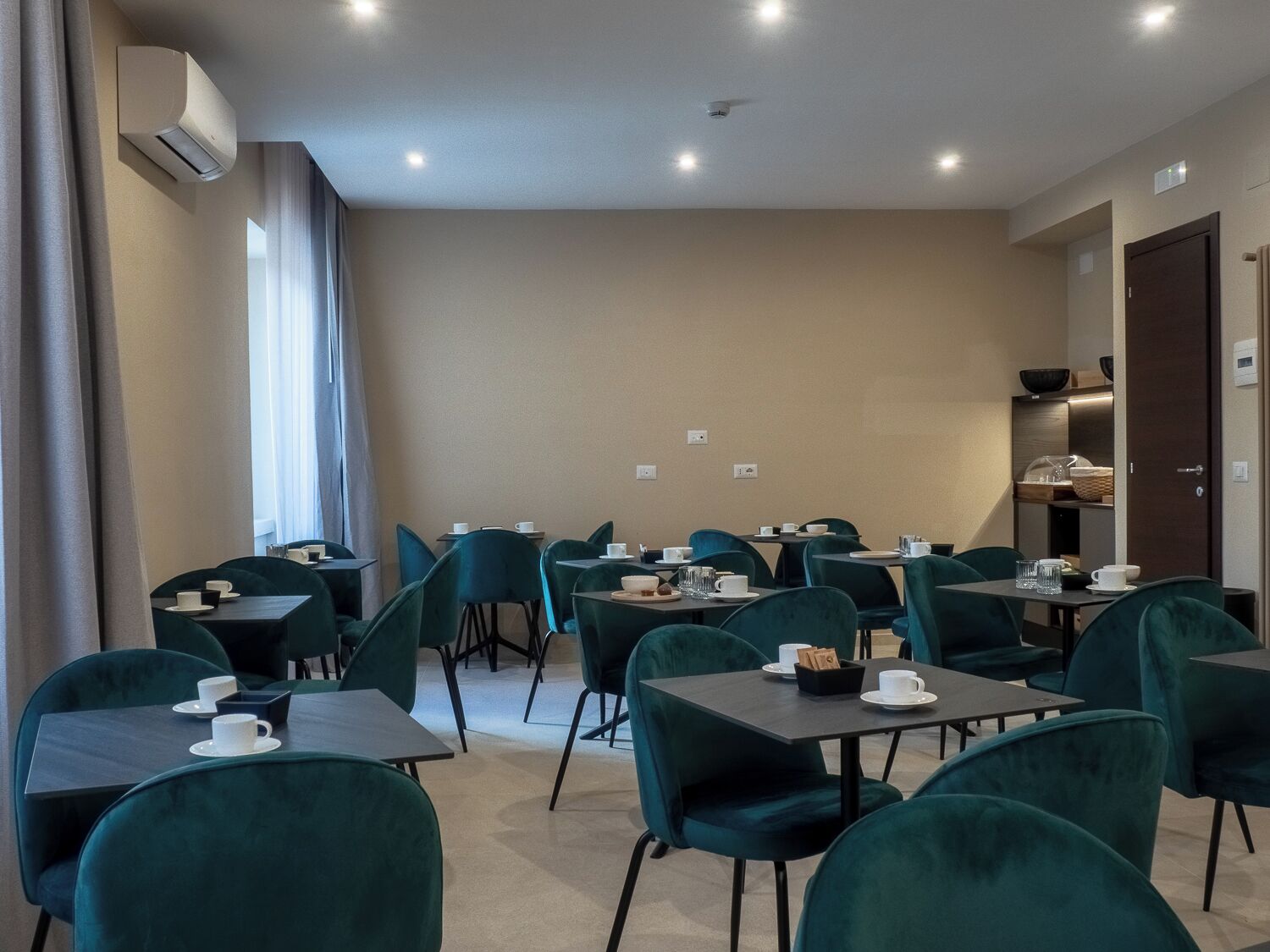 Sudah termasuk sarapan prasmanan setiap hari