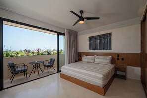 Upper Floor Loft with Jungle View | Masa, dizüstü bilgisayar çalışma alanı, ücretsiz kablosuz İnternet 