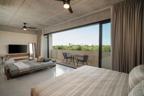 Escritorio, espacio para trabajar con laptop y wifi gratis 