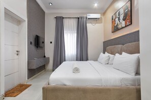 3 bedrooms, iron/ironing board, free WiFi, bed sheets - 3 Bedroom En-Suite, Wi-Fi, Secured, 24/7 Power (Lekki)