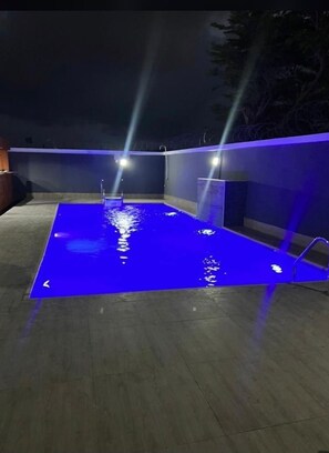 Outdoor pool - 3 Bedroom En-Suite, Wi-Fi, Secured, 24/7 Power (Lekki)