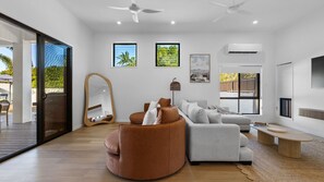 TV - Helm Haven Noosa - poolside paradise (Noosaville)