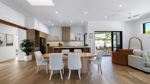Interior - Helm Haven Noosa - poolside paradise (Noosaville)