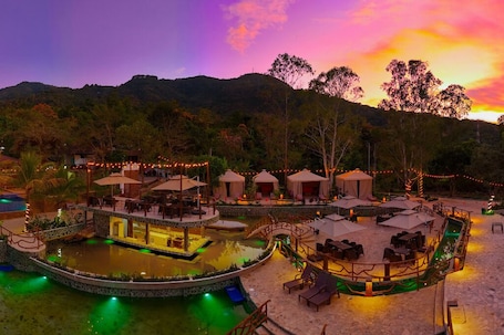 Outdoor dining. Termales la montaña -Hot Springs