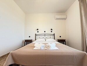 Iron/ironing board, WiFi, bed sheets - Maistros SeaView Suite (Kos)