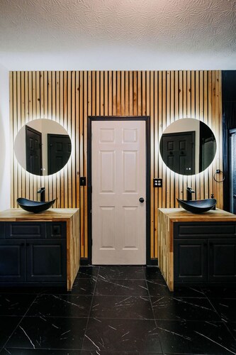 NEW Professional Designed, 5 min KSU, Hot tub, Fire pit, Grill, Game Room