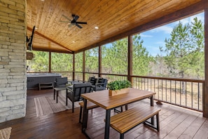 Outdoor dining - Cozy Pines Cabin-Hot Tub + Fire Pit + Play set- Backyard (Broken Bow)