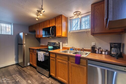 Lovely 2-bedroom condo in Denver perfect for your next getaway