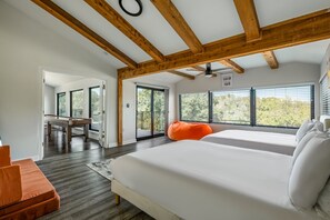 5 bedrooms, desk, iron/ironing board, free WiFi - Hill Country Escape Pool Hot Tub & Lake Access (Austin)