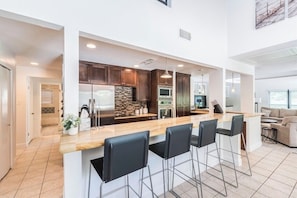 Fridge, microwave, oven, stovetop - Hill Country Escape Pool Hot Tub & Lake Access (Austin)