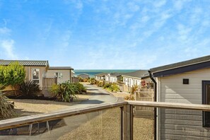 Property grounds - Laburnum, Tresaith - Two Bedroom Cottage, Sleeps 4 (Tresaith)