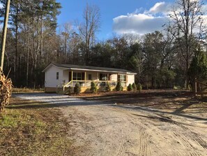 Exterior - Cozy 2-bedroom house in tranquil Senoia (Senoia)