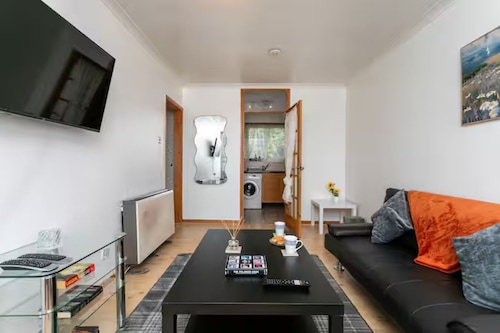 Charming 1-Bed Flat in a Peaceful Area - Pass the Keys
