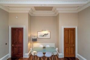 Dining - Georgian Elegance with Patio Garden, West End - Pass the Keys (Edinburgh)