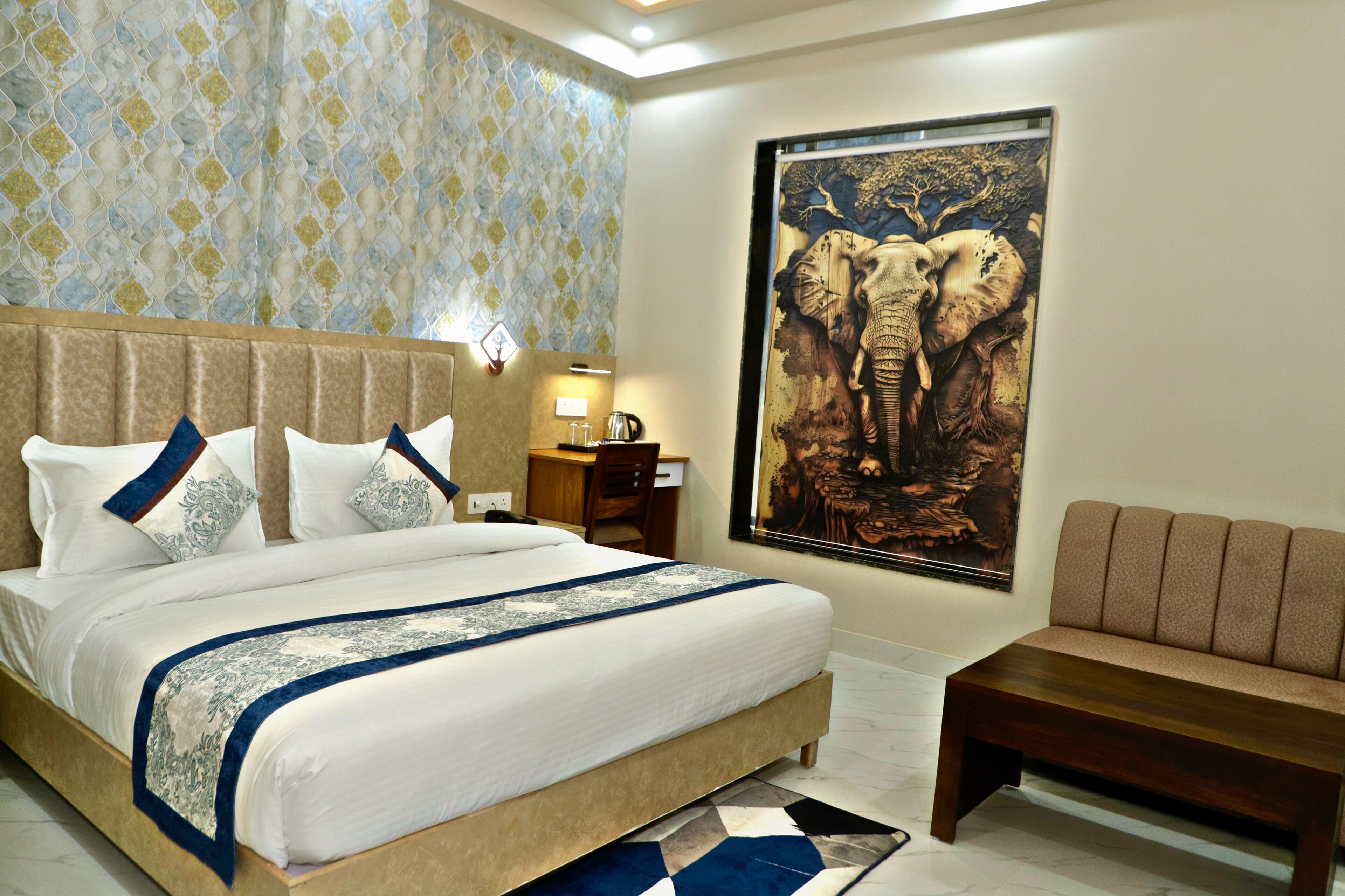 Suite, Stadtblick | Schreibtisch, laptopgeeigneter Arbeitsplatz, Bügeleisen/Bügelbrett