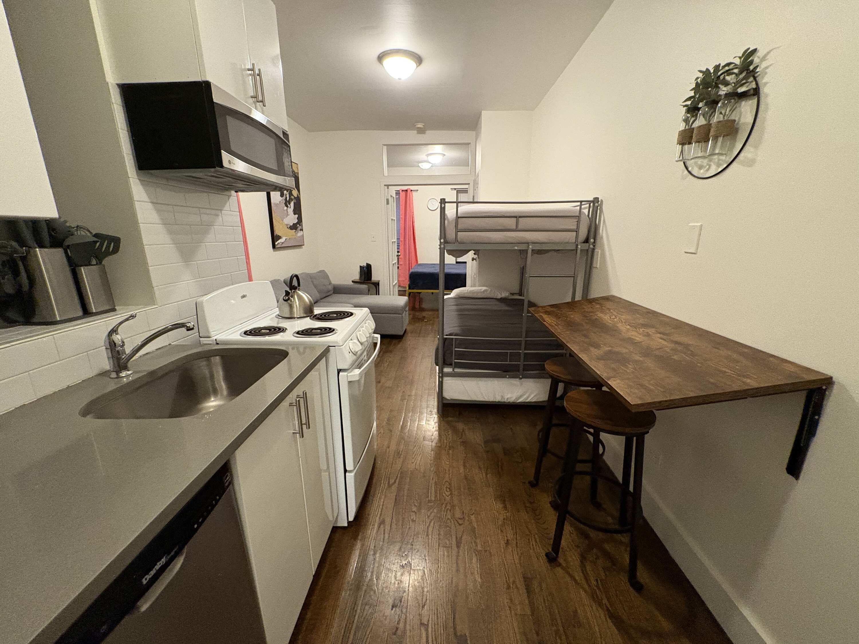 Bügeleisen/Bügelbrett, Reisekinderbett, kostenloses WLAN