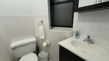 Hårføner, håndklær, såpe og sjampo