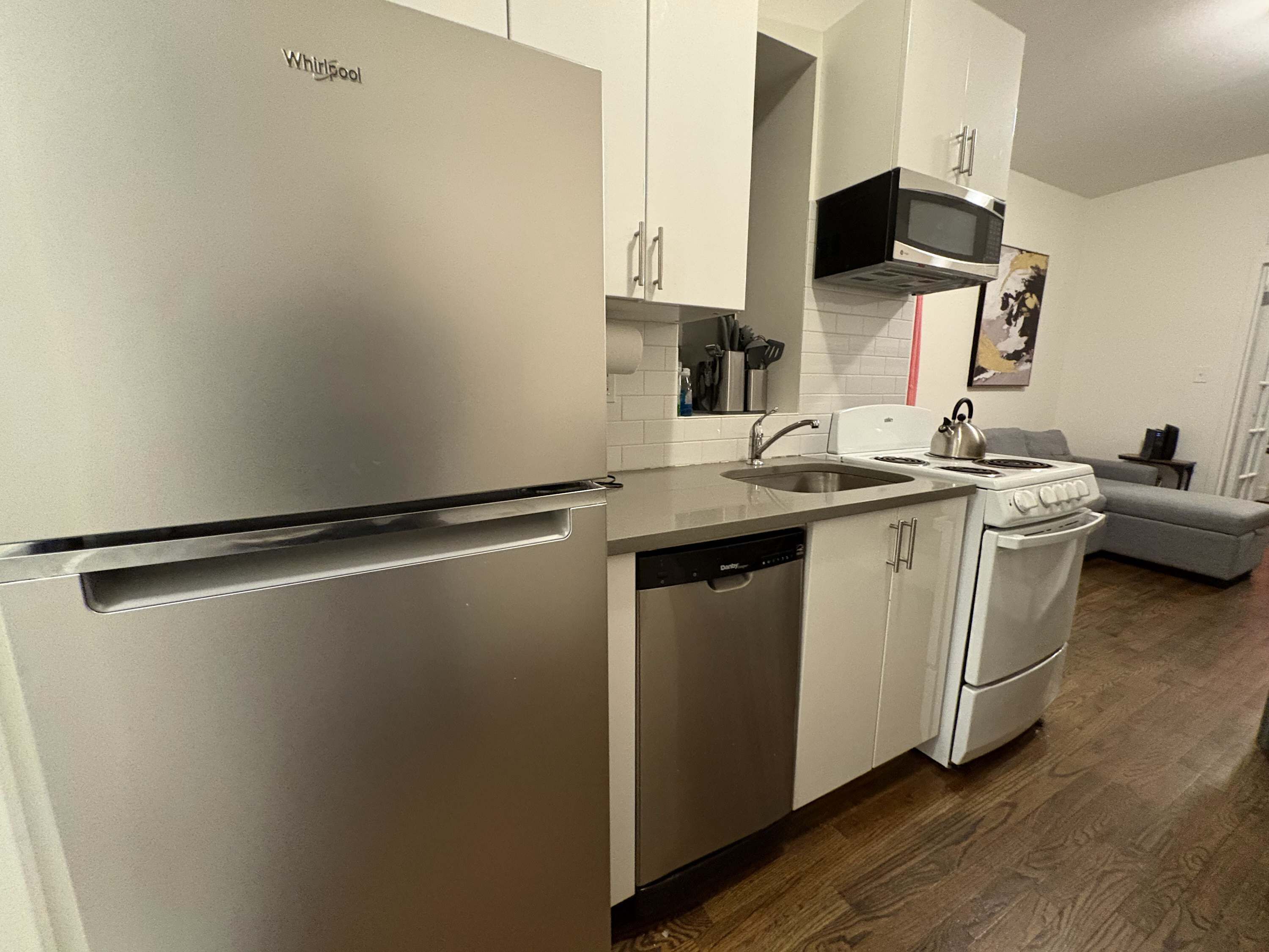 冰箱、微波炉、烤箱、炉灶