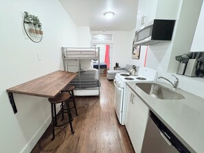 1 bedroom, iron/ironing board, travel cot, free WiFi - 5 Beds Modern Apt Near Times Square & Broadway (New York)