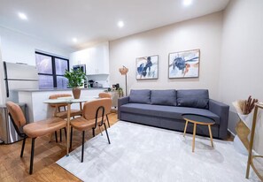 Smart TV - Brand New Gorgeous 3bedroom 2blocks to CentralPark (New York)