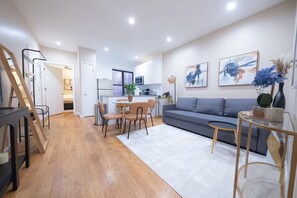 Smart TV - Brand New Gorgeous 3bedroom 2blocks to CentralPark (New York)