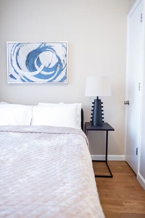 3 habitaciones, tabla de planchar con plancha, wifi y ropa de cama 