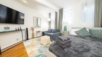 1 slaapkamer, een strijkplank/strijkijzer, wifi, beddengoed