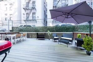 Outdoor dining - Spacious 4BR/2BA duplex apt w/ private patio, W/D (New York)