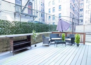 Outdoor dining - Spacious 4BR/2BA duplex apt w/ private patio, W/D (New York)