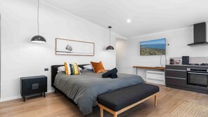 1 bedroom, iron/ironing board, free WiFi, bed sheets - Shearwater by Experience Jervis Bay (Vincentia)