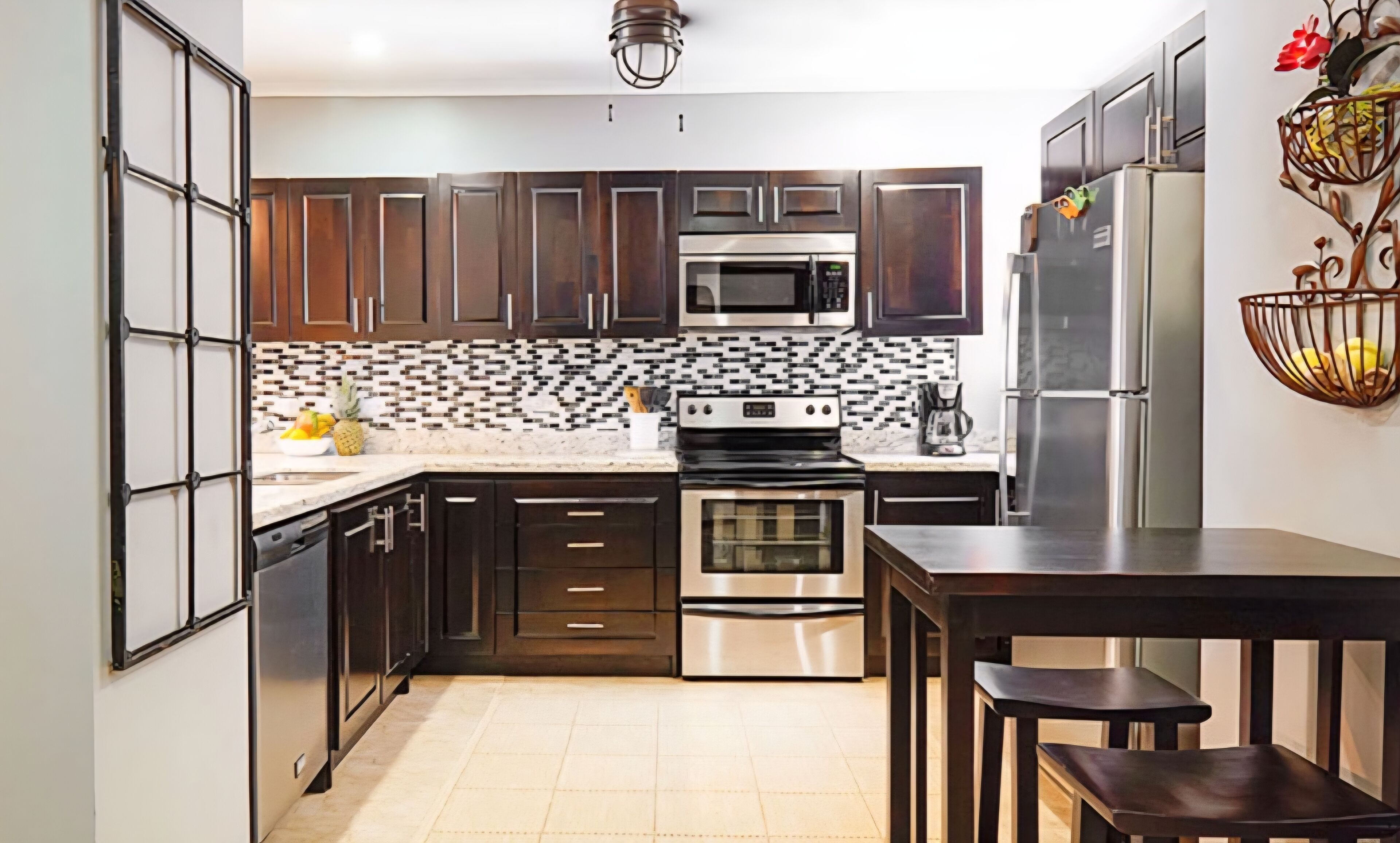 Microondas, horno y lavavajillas 