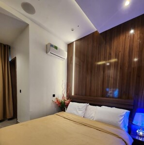 1 bedroom, iron/ironing board, WiFi, bed sheets - 1 Bedroom En-Suite, Wi-Fi, Secured, 24/7 Power (Lekki)