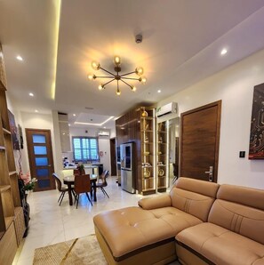 Smart TV, ping pong - 1 Bedroom En-Suite, Wi-Fi, Secured, 24/7 Power (Lekki)