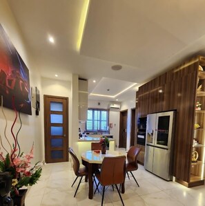 Dining - 1 Bedroom En-Suite, Wi-Fi, Secured, 24/7 Power (Lekki)
