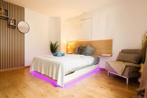 WiFi, bed sheets