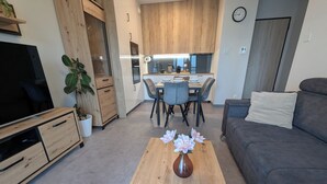 Living area - Spacious Private Apartment for 4 Guests by the Baltic Sea, Heart of Letnica (Gdańsk)
