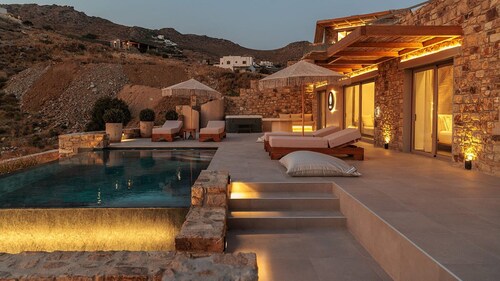Villa Myrdora, Divine Sea & City Views, Private Pool, Furnished Terrace, Naxos