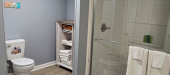 The Mystic- 2-bedroom mobile home in charming Gloucester Pet Friendly