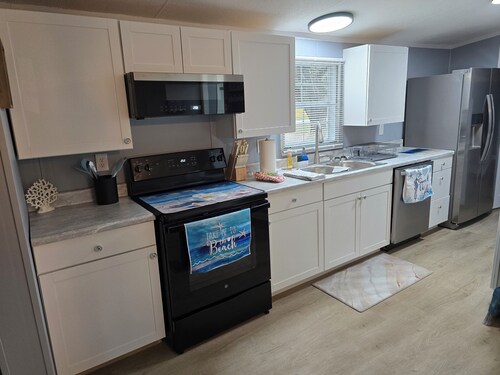 The Mystic- 2-bedroom mobile home in charming Gloucester Pet Friendly