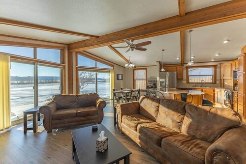 Copper Creek Getaway Sleeps 6 Hot Tub