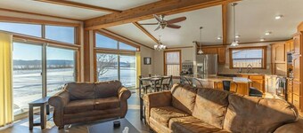 Copper Creek Getaway Sleeps 6 Hot Tub